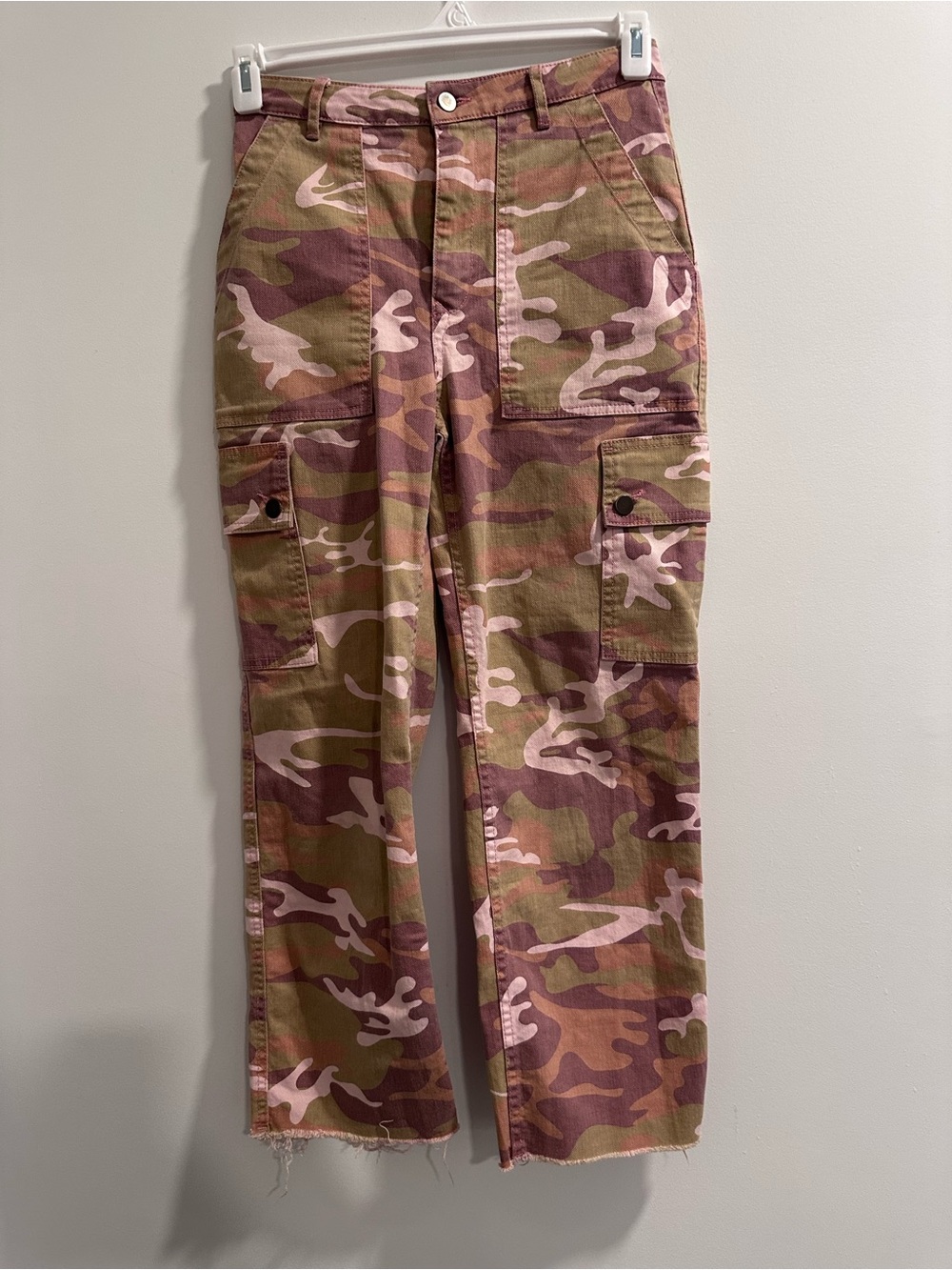 Hollister Ultra High Rise Mom Pink & Olive Camo Cargo Pants